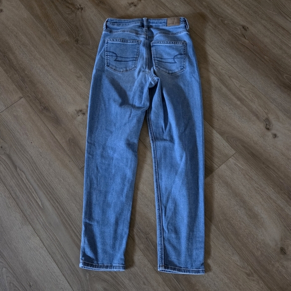 American Eagle‎ Stretch Mom High Rise Medium Wash Ankle Jeans - Picture 4 of 6